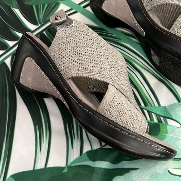 JBU by Jambu memory foam sandal wedges with silver sparkle ✨ - Picture 3 of 9